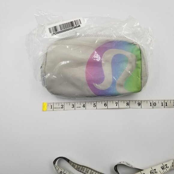 Lululemon Everywhere Belt Bag Vapor Persian Violet Rainbow Logo NWT - Picture 4 of 5